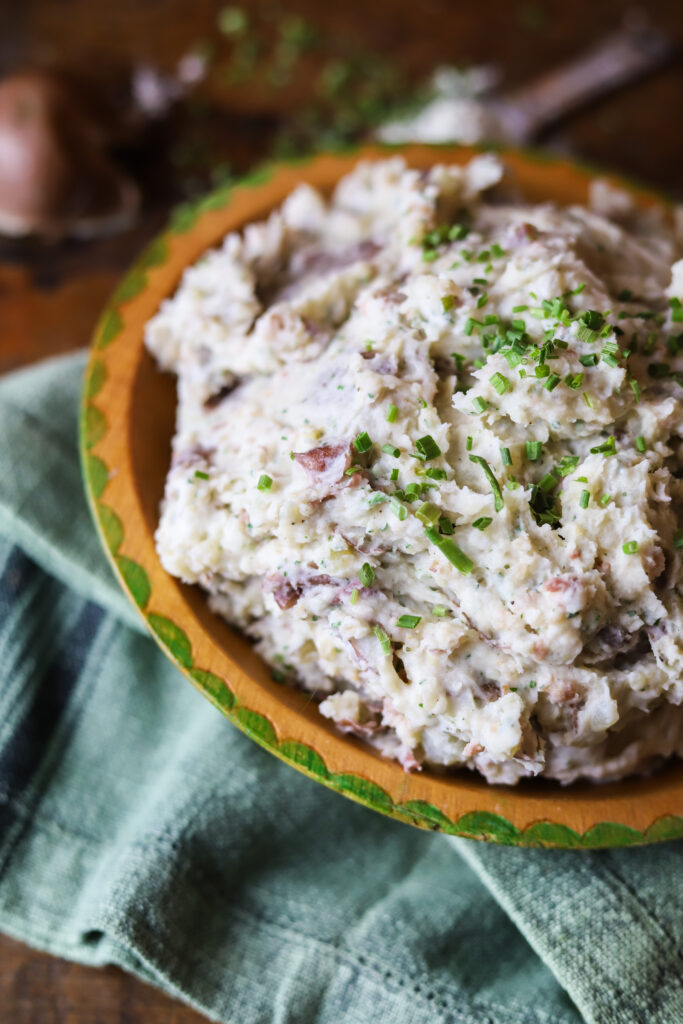 This bacon ranch red potato salad. Something different than a typical and traditional mustard potato salad. It's red potatoes, ranch seasonings, bacon bits, and chives all mixed together until creamy. This bacon ranch potato salad is good and perfect for summer or really any barbeque or function. 