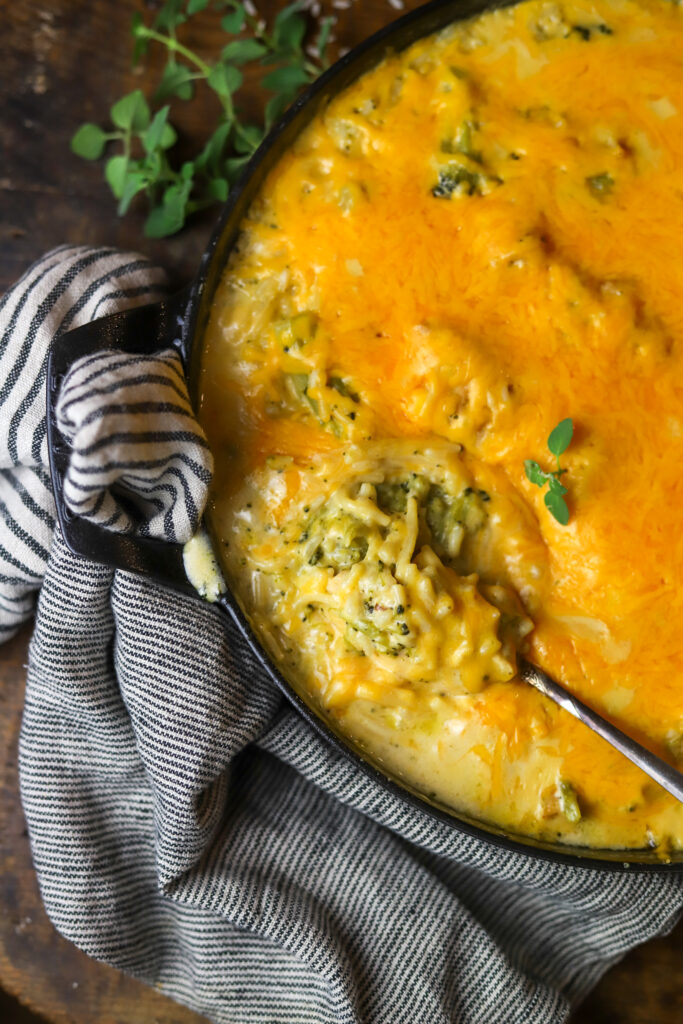 This homemade rice a roni chicken broccoli cheese casserole is an amazing one pot dinner. It’s sautéed chicken and broccoli cooked with rice, broken spaghetti noodles in a creamy cheese sauce. If you love all things broccoli cheddar, this is an easy dinner meal for you. 